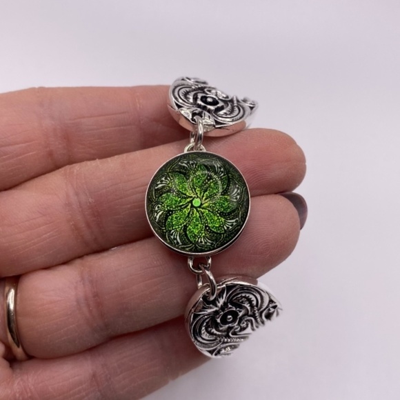 Eclectic Vintage Style Snap Jewelry Bangle Bracelet w/unique Green 18mm snap! - Picture 5 of 14